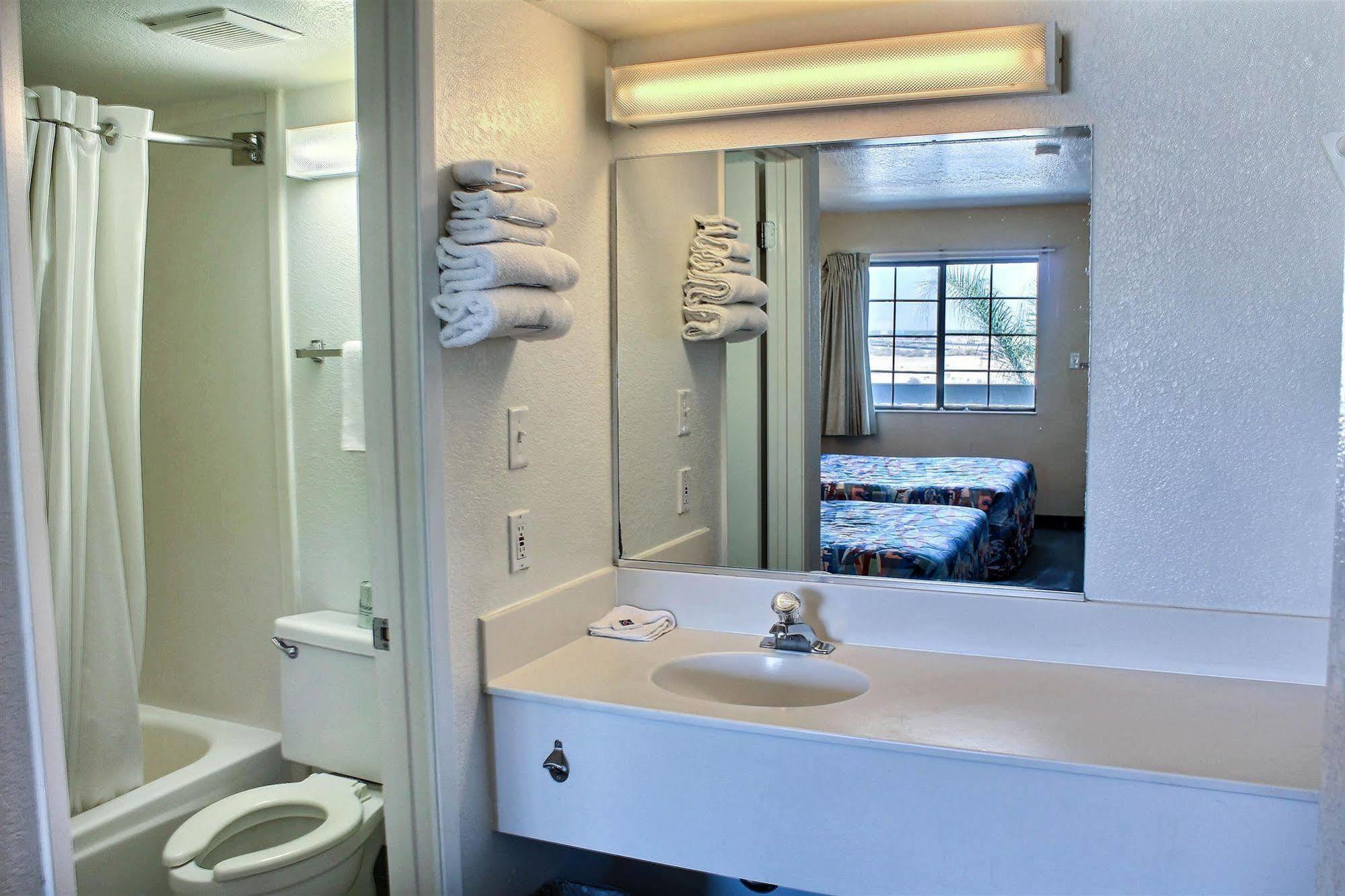 Vagabond Inn Buttonwillow North I-5 Ngoại thất bức ảnh